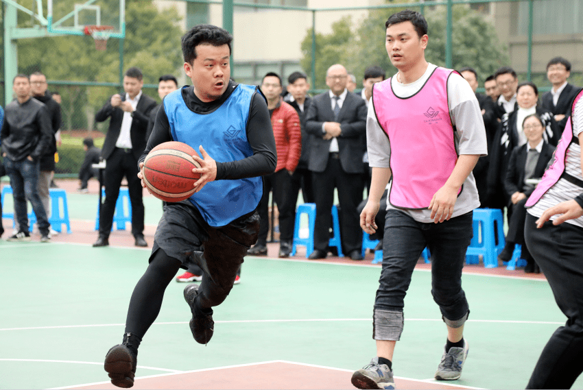 傳承為夢(mèng)想 拼爭(zhēng)攀新高 國(guó)茂籃球隊(duì)一代隊(duì)員光榮退役